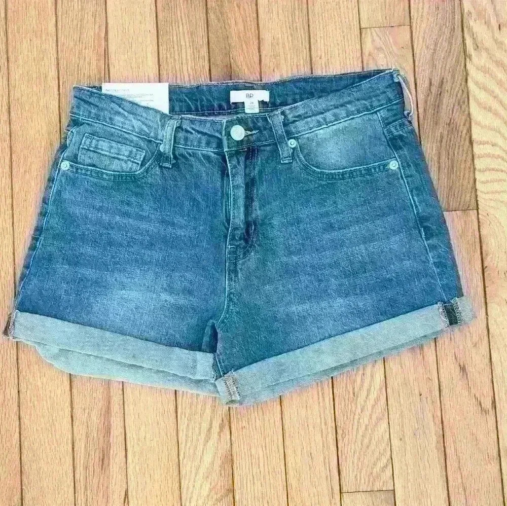 BP | Mid Rise Medium Wash Folded Jean Shorts US 28